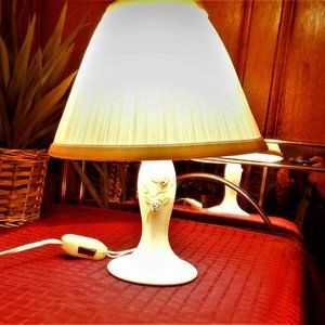 Ideal Bedside ~~~ LAMP ~~~ Light Weight